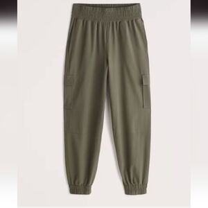Abercrombie YPB Motion Tek Cargo Jogger In Olive Green